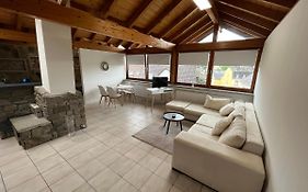 Stilvolle Wohnung mit Terasse und Garten